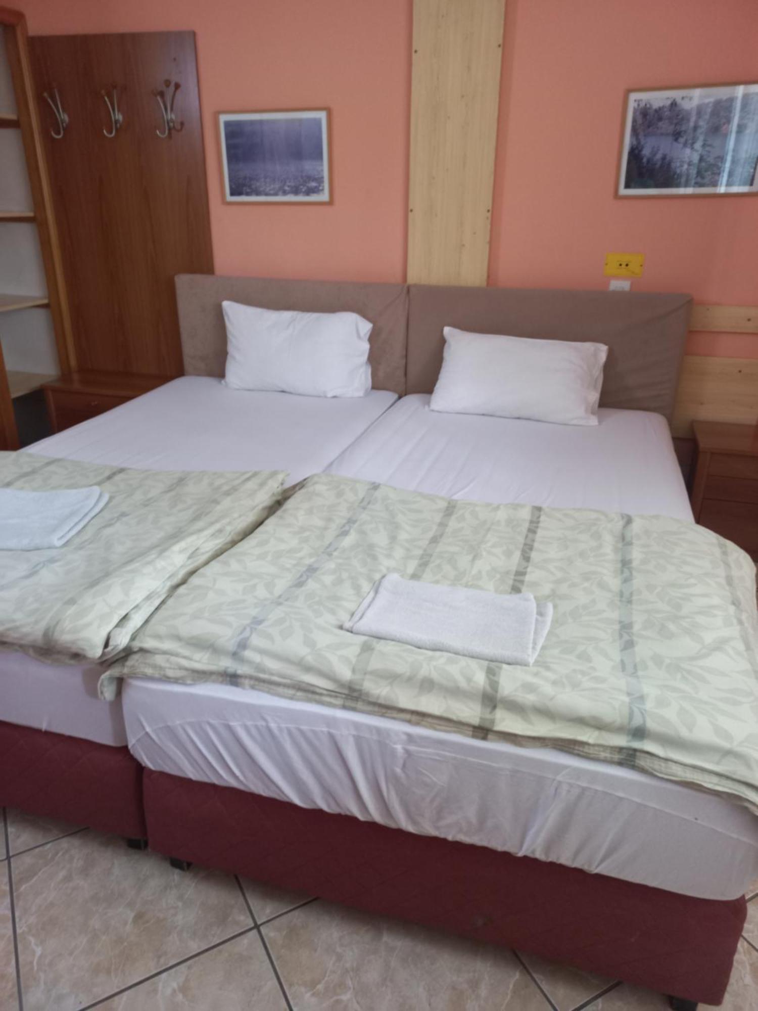 Hostel Bata Kanjiža Exteriör bild