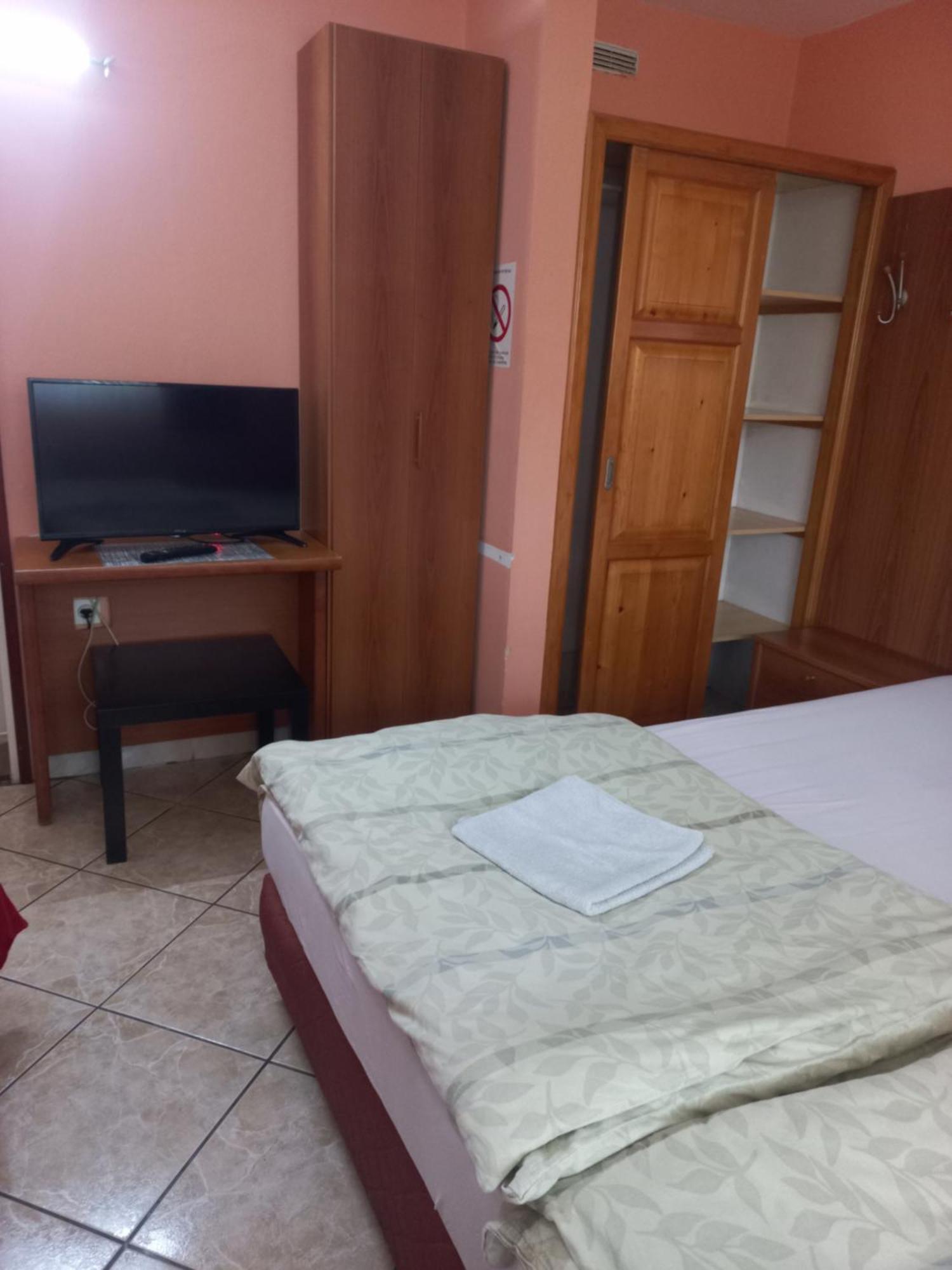 Hostel Bata Kanjiža Exteriör bild