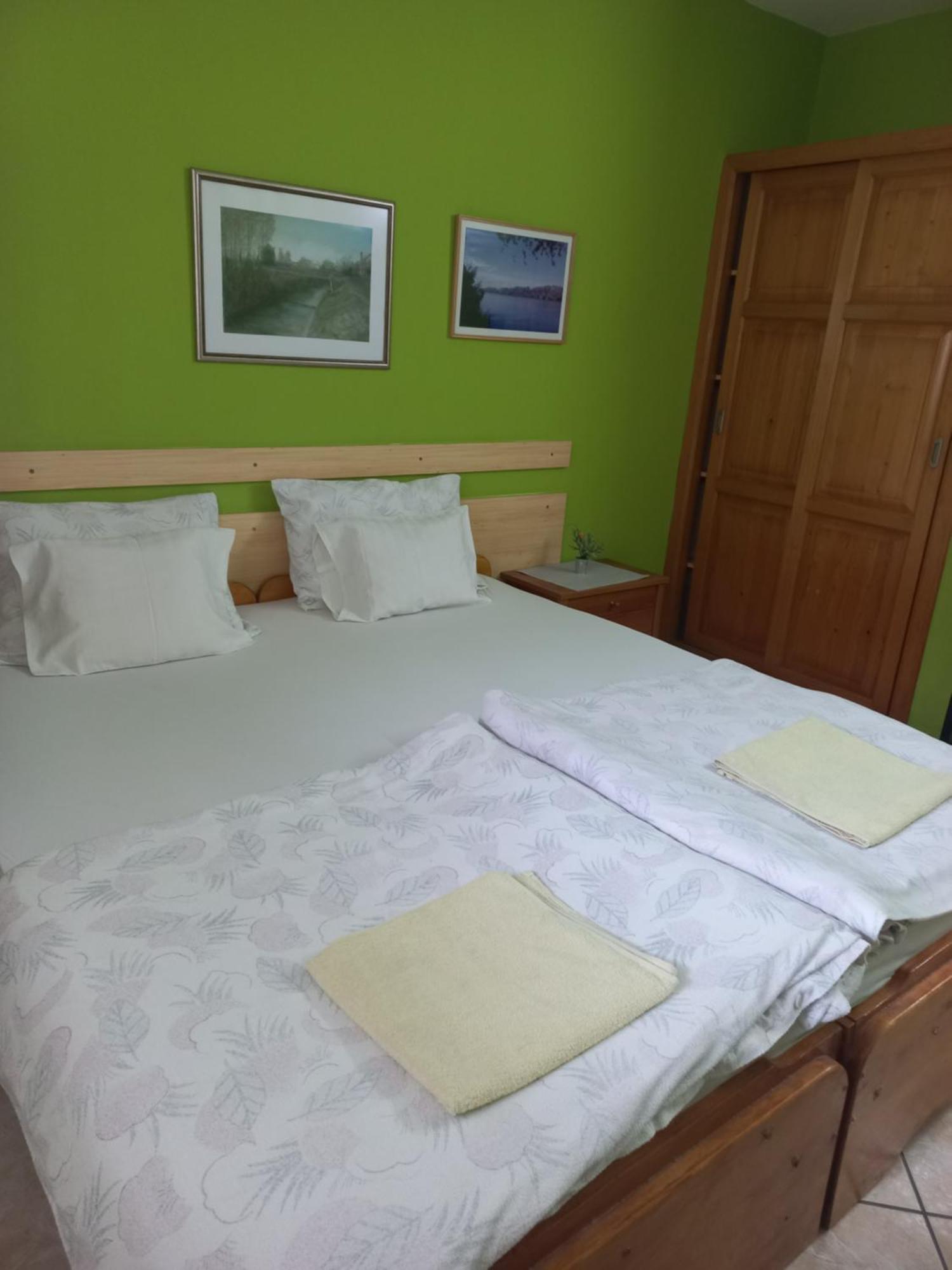 Hostel Bata Kanjiža Exteriör bild